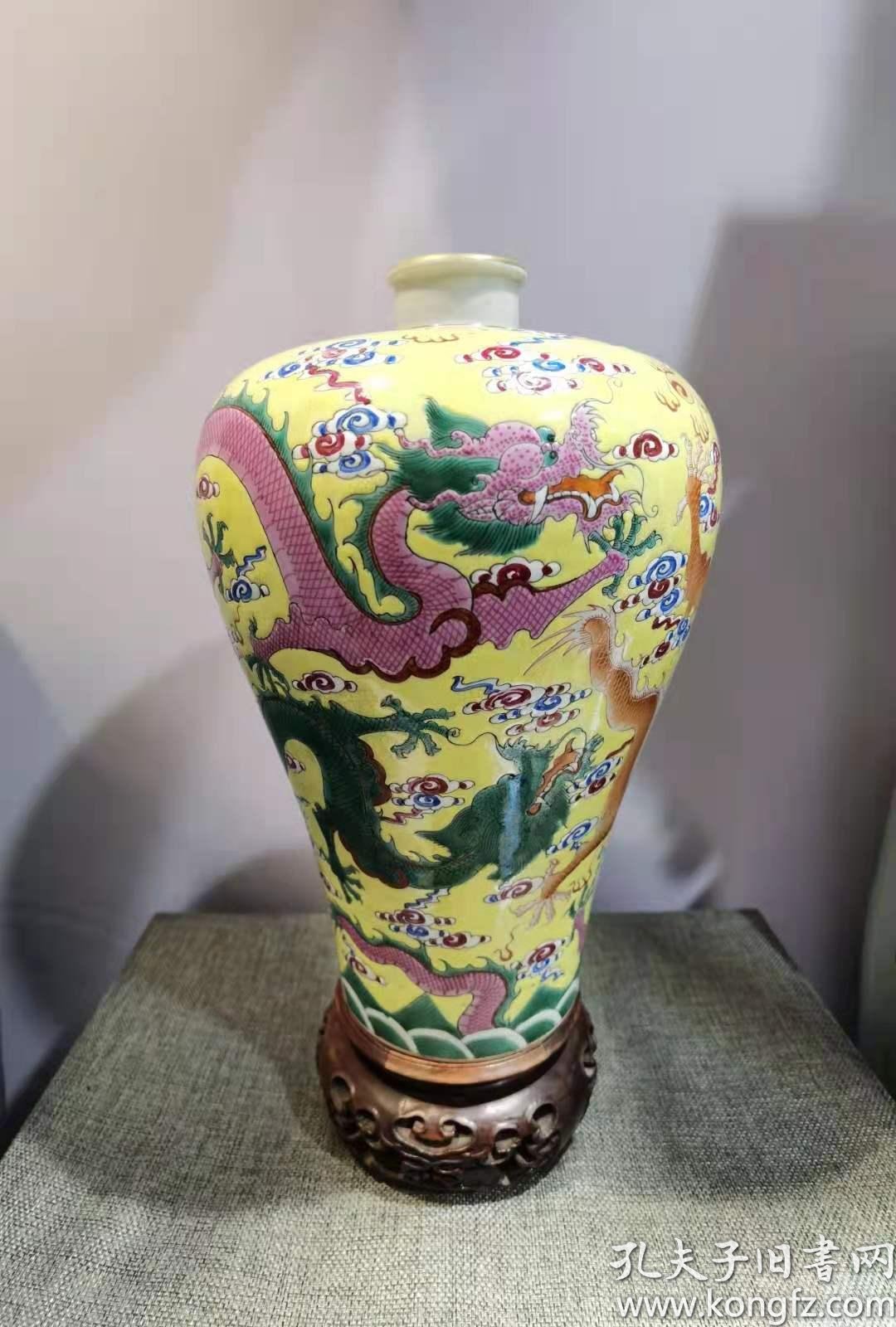 大清雍正五龙梅瓶