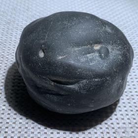 陨石原石，陨石奇石，象形陨石，象形陨石奇石“神蛙”原石，“黑蟾蜍”象征金钱和财富，陨石奇石“黑蟾蜍”，千年难得一遇，极其稀有，极其相似，象形陨石，极为罕见，捡自新疆大漠陨落区，陨石收藏家梦寐以求的陨石珍品，孤品，神品，收藏可做镇馆之宝