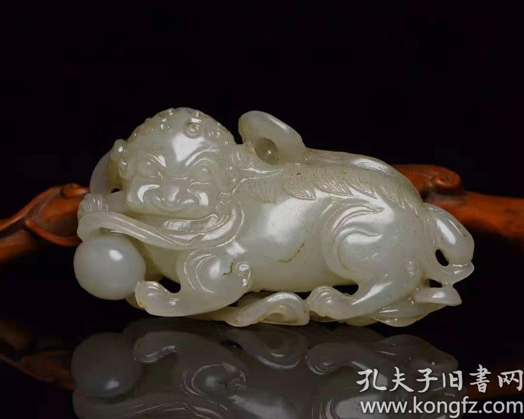 和田玉狮子滚绣球规格: 10×5.4×2.2厘米 重 164克