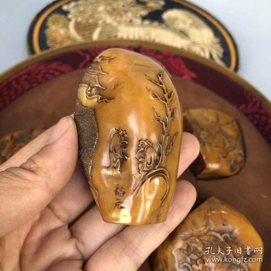 珍藏篆刻家伯元作寿山田黄冻石人物故事薄意印章一套手工缝制麒麟圆布