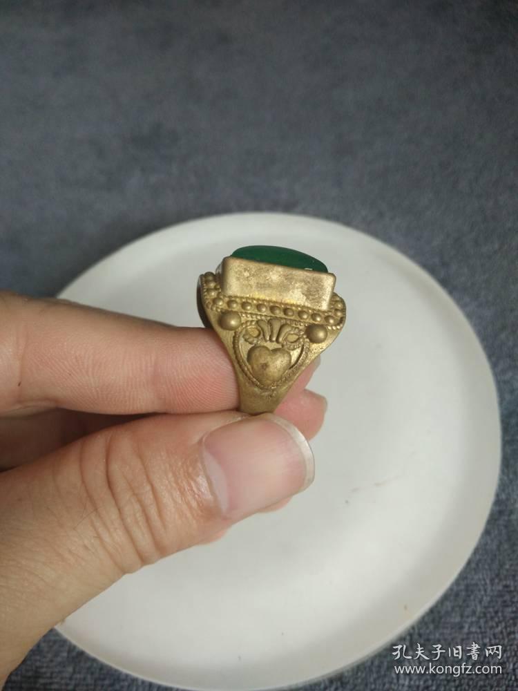 清代乾隆年制冰种老翡翠戒指