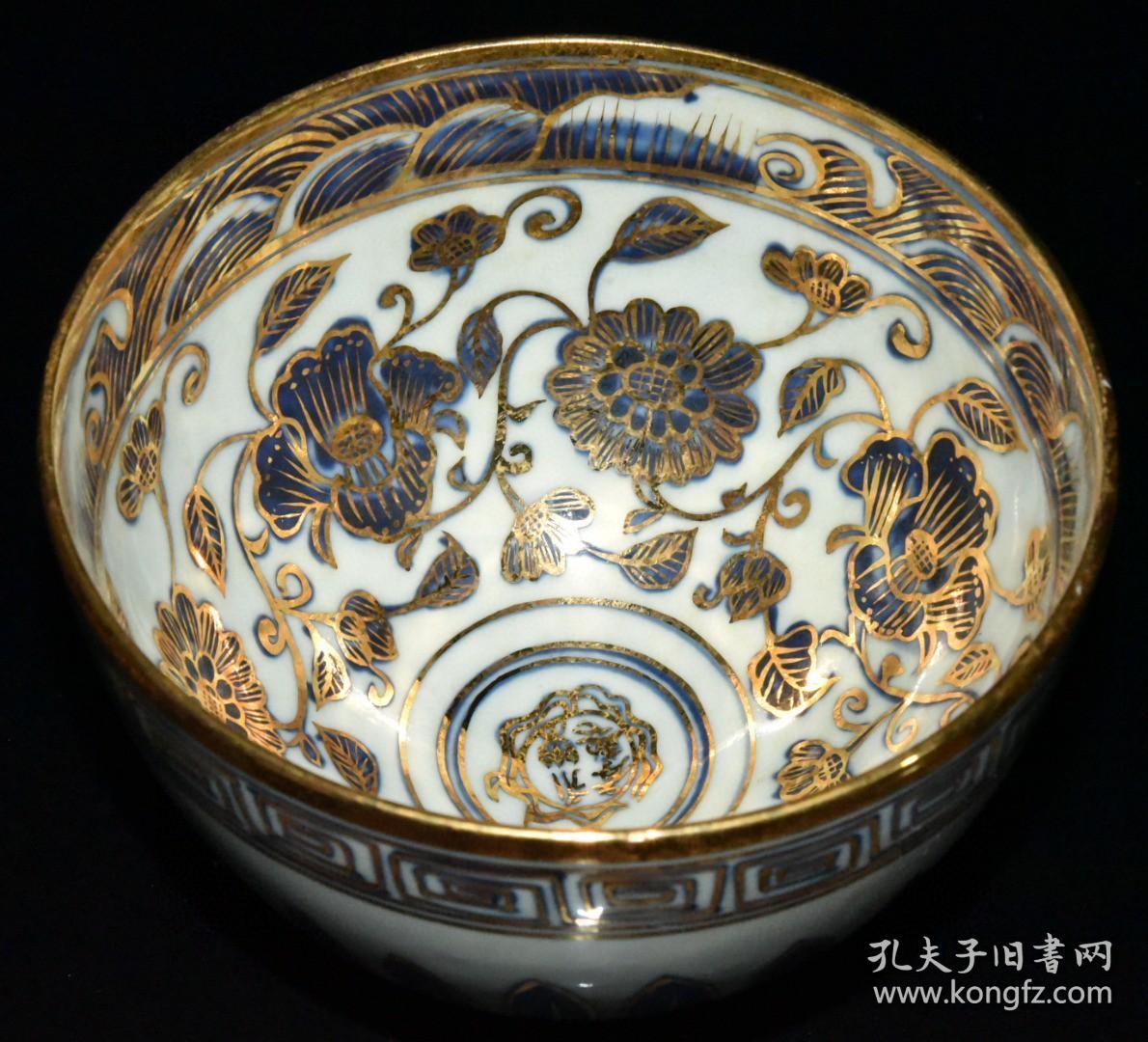 明代永乐青花描金缠枝花卉鸡心碗