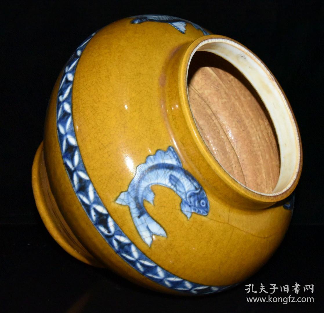 元成宗大德黄釉开片青花鱼纹罐