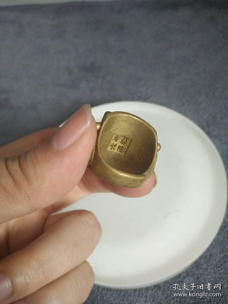 清代乾隆年制冰种老翡翠戒指
