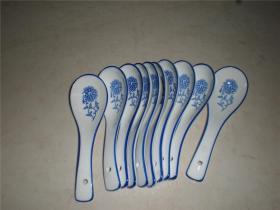 家庭适用收藏老厂货瓷器：景德镇手绘青花瓷盘加深缠枝莲花图汤勺勺子一套10个