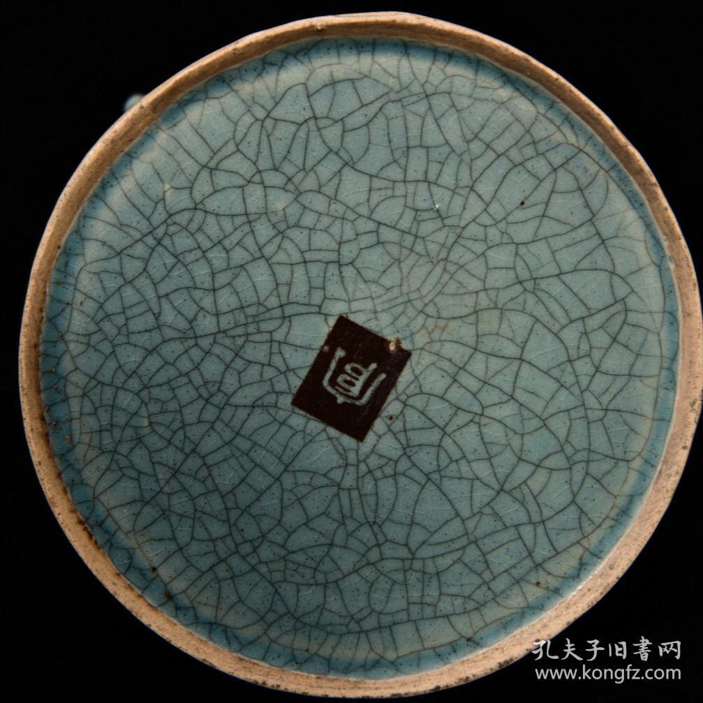 宋代五代十国柴窑系荷口双耳瓶