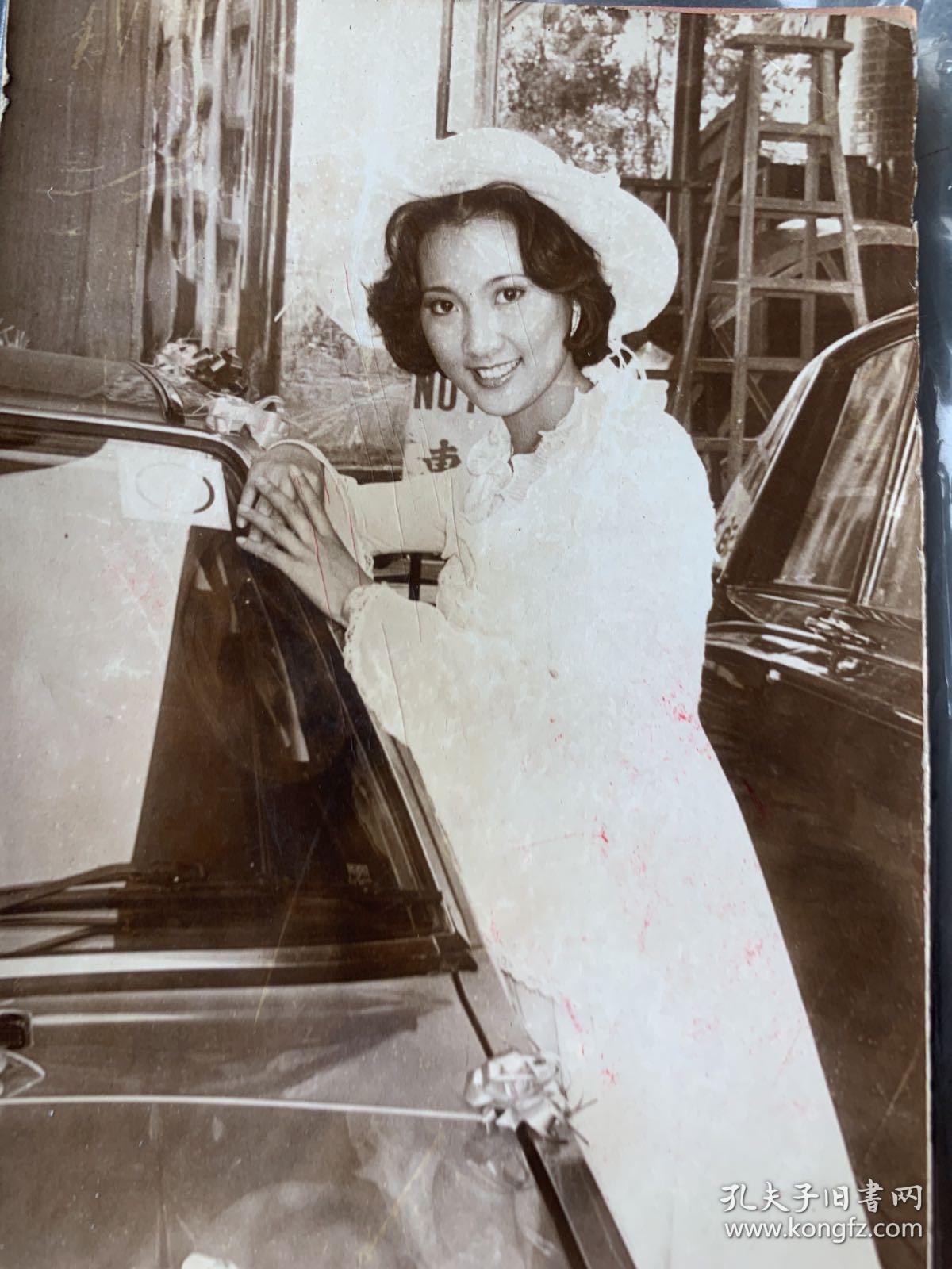 60年代香港电影明星陈宝仪签名原版照片