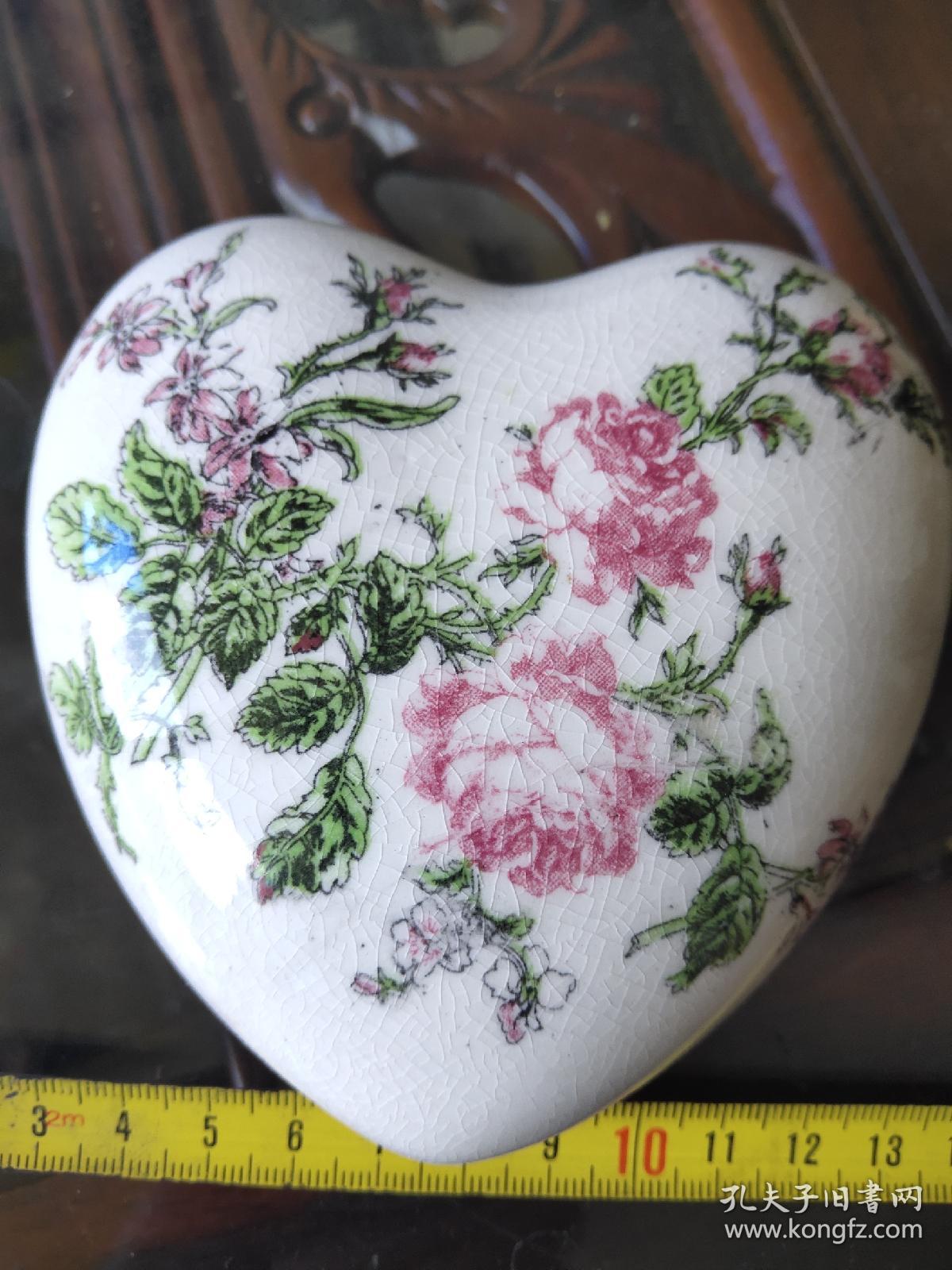 挂瓷,一个手绘花卉,一个丝网印花,80年代外销瓷.