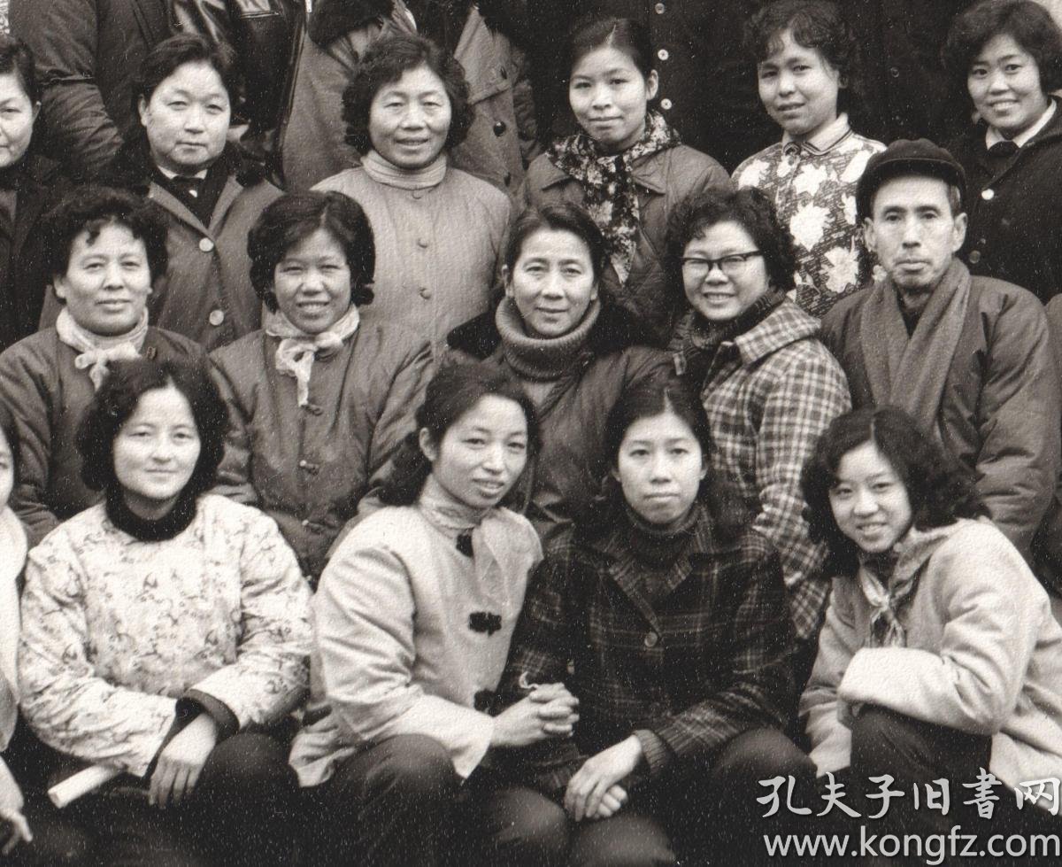 八十年代,中国人民银行成都市芷泉街办事处(工商银行)先进工作者合影