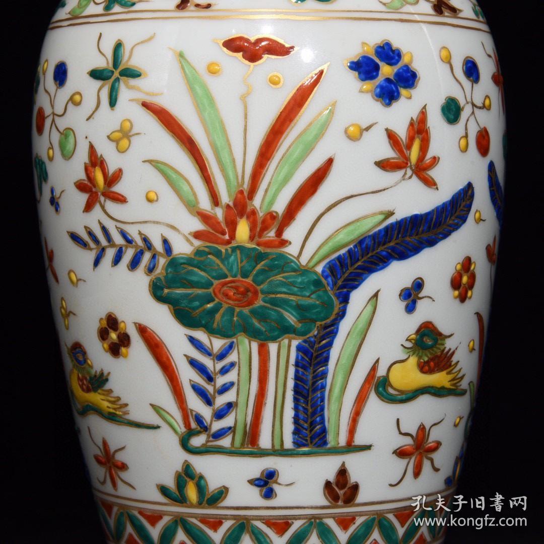 明成化五彩描金鸳鸯戏莲纹瓶
