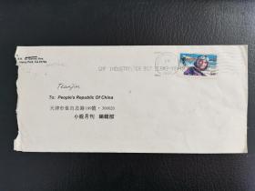 实寄封： 美国-天津 贴美国航空人物邮票1枚 信封左上角有一个别针。