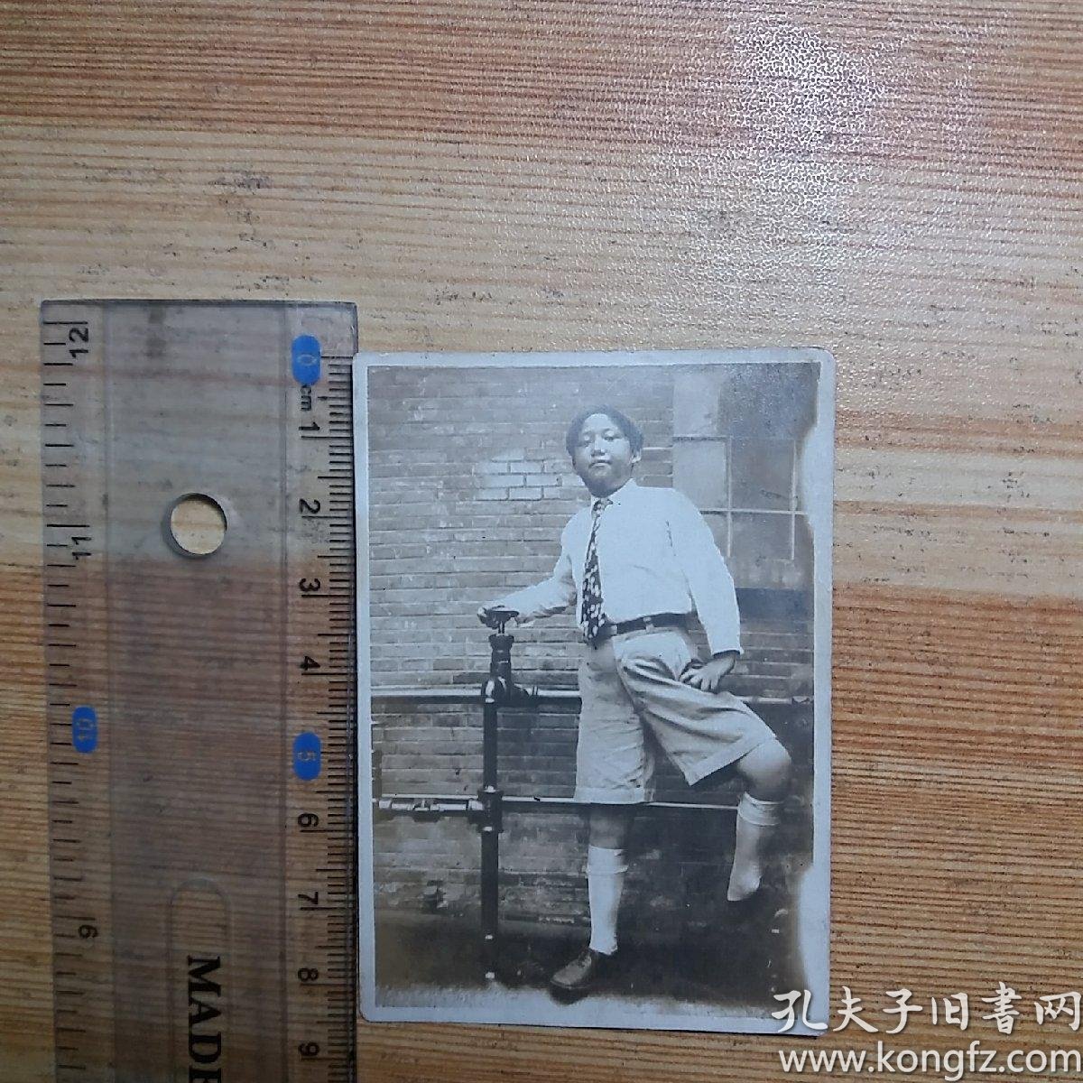 民国老照片:弄堂水管边的纨绔子弟