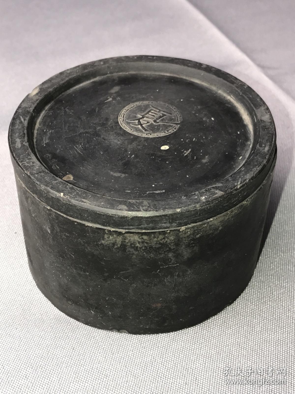 晚清民国杨鸿兴造蟋蟀罐,底部落款"杨鸿兴