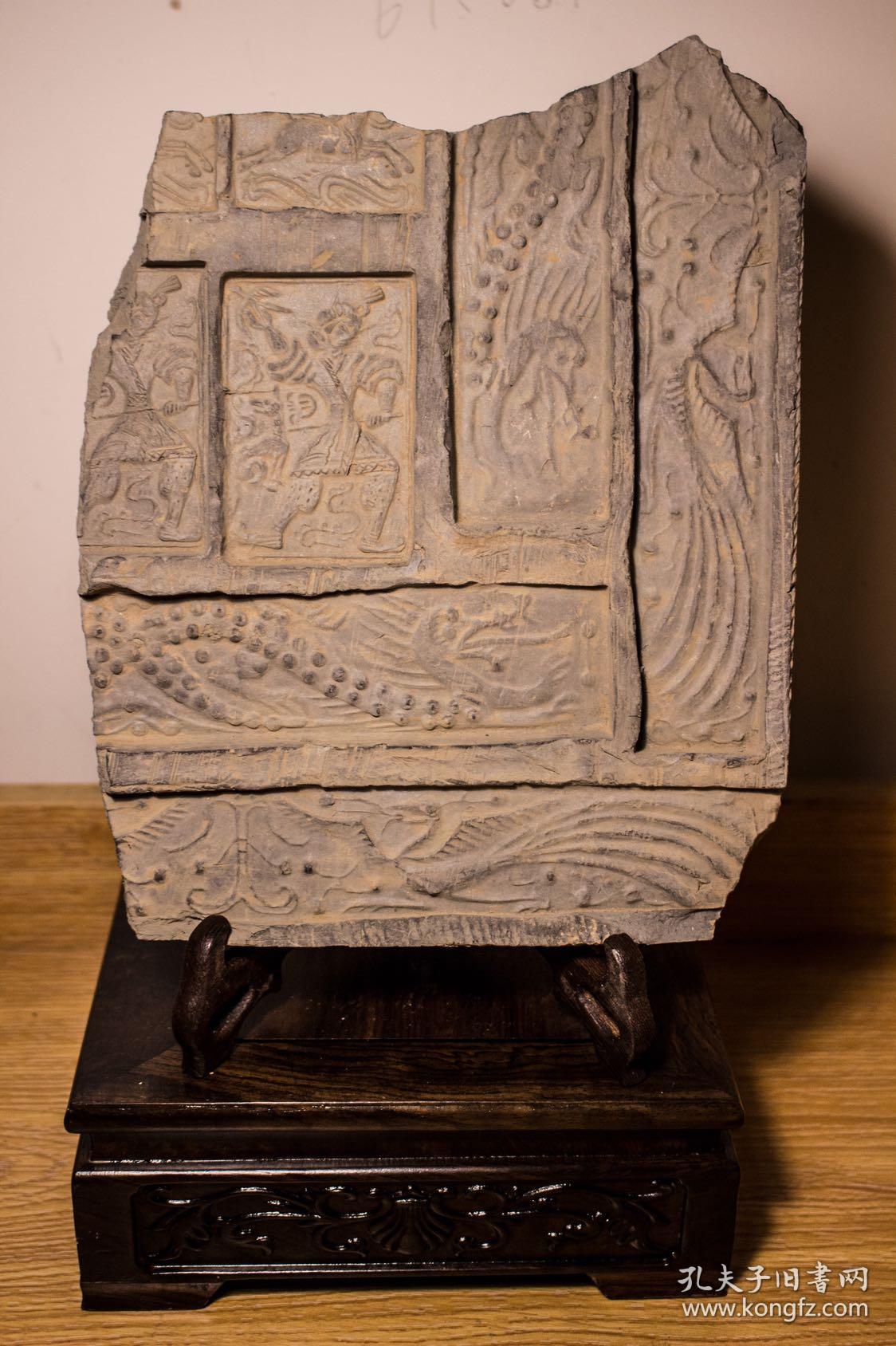 zb-05汉南阳浮雕画像砖残片 精品 武士,龙凤图案 (残砖)一方