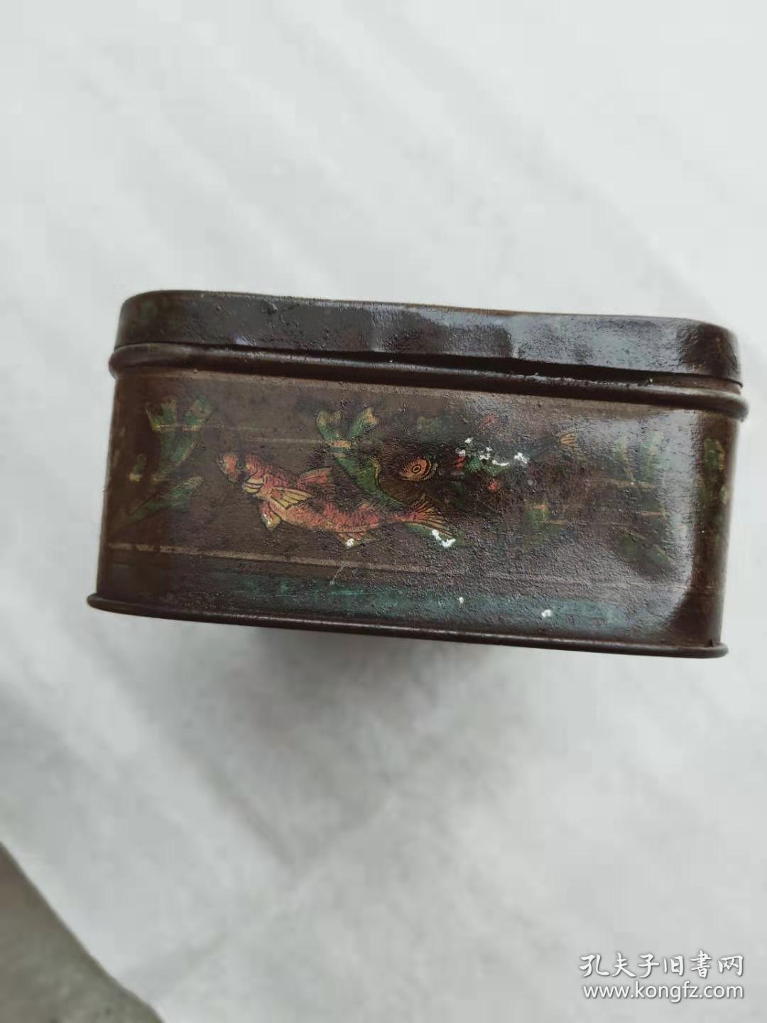 清晚民国图案小鱼铁盒 10.5*7.5品相如图