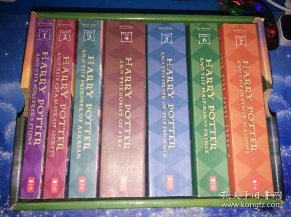 harry potter 英文版 哈利波特  ----  卷 (正版,封面书名为金色凹凸