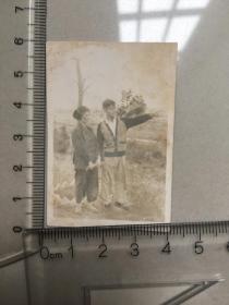 老照片1953年摄于春节南宁公园两人合照留念尺寸 6+4