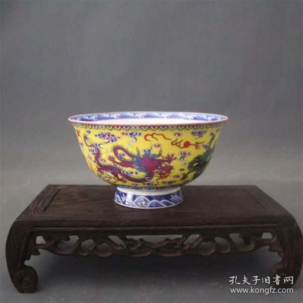 清乾隆黃地粉彩云龍紋碗花紋瓷器古董古玩收藏，