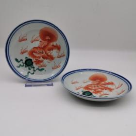 民国红绿彩狮子滚绣球盘子一对古玩老瓷器瓷盘子瓷碟子珊瑚红釉瓷