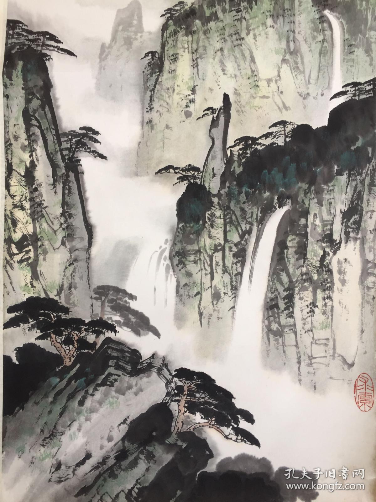 此物画家构图平稳,笔墨清润,山石墨与彩皴擦并用,刚柔相济,远近群峰险
