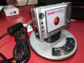 KODAK V550 柯达3倍光学变焦4倍数码变焦500万像素数码相机 带连接电脑和打印机的底座 能正常拍录 缺与电脑连接数据线
