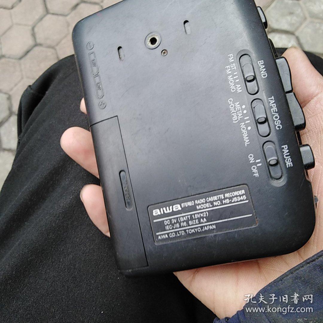 老aiwa随身听品相如图能转动能听收音录音机声音感觉有点慢似的侧面的