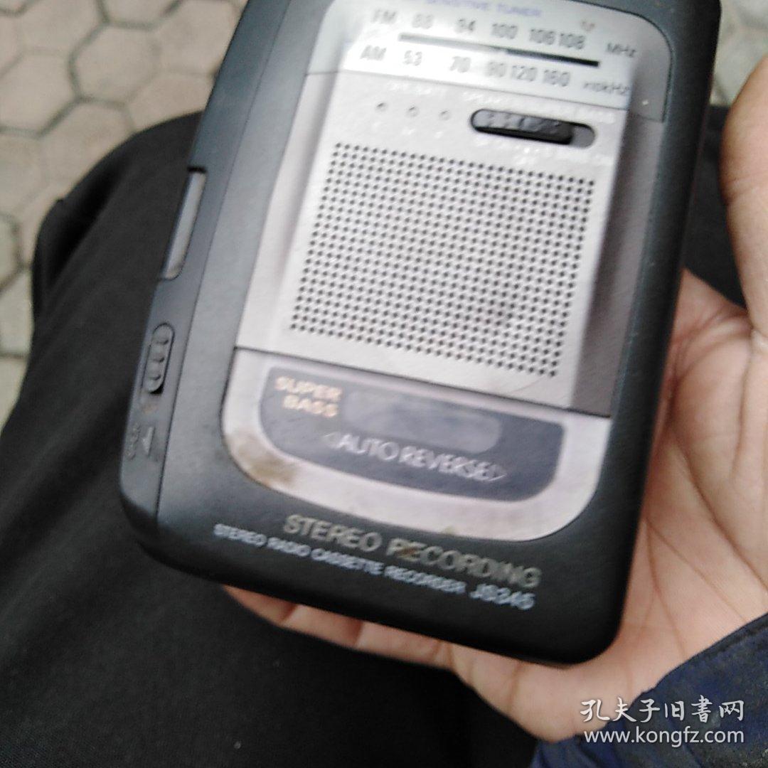 老aiwa随身听品相如图能转动能听收音录音机声音感觉有点慢似的侧面的