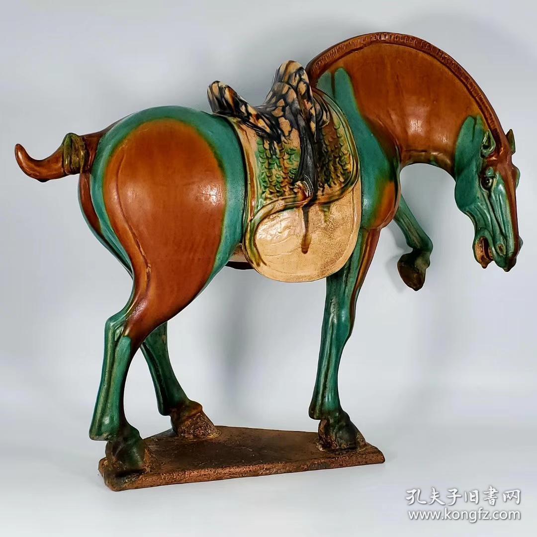 宋三彩系抬蹄马