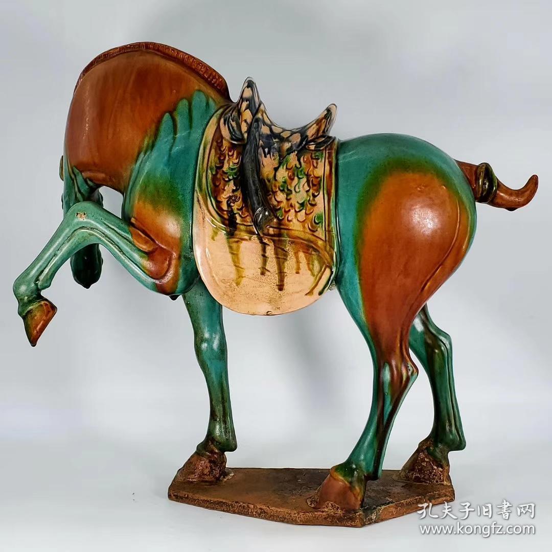 宋三彩系抬蹄马