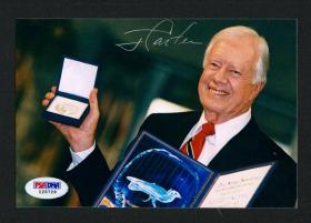 美国总统、诺贝尔和平奖得主 Jimmy Carter吉米·卡特亲笔签名照片，获颁诺贝尔和平奖画面，附PSA/DNA保真证书