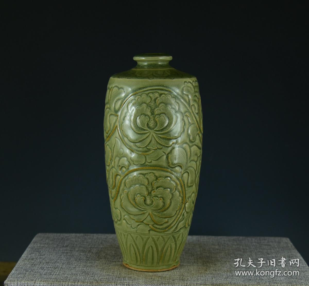 宋耀州窑刻花缠枝花卉纹梅瓶p 30x14cm