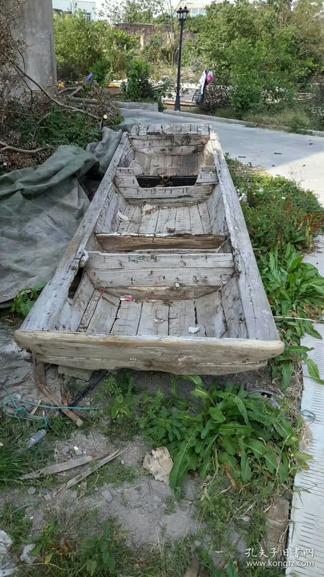 木船一条,长约6米,宽1.4米.重量不详,约700kg