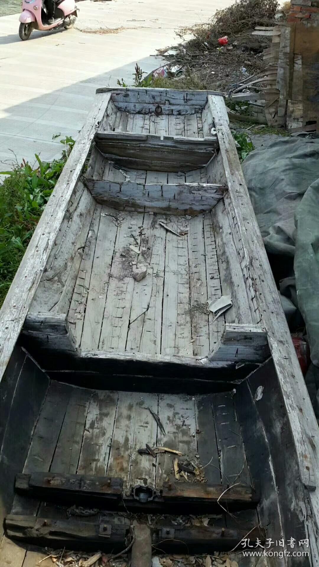 木船一条,长约6米,宽1.4米.重量不详,约700kg