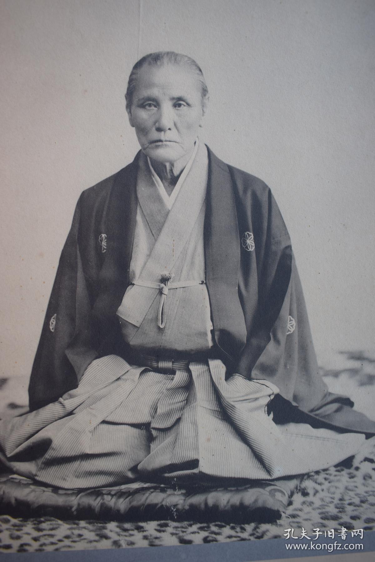 日本穿和服老人巨幅写真日本摄制一枚镶硬纸板超大尺寸尺寸42535cm