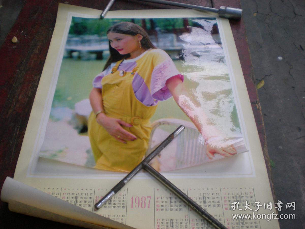 青年演员 麦文燕 1987年代年历画 37.5x53厘米