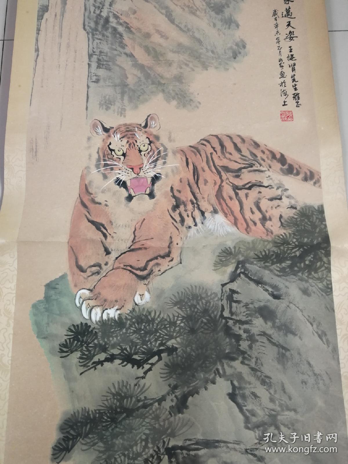 陈如龙,江苏人,1943年生.擅长花鸟及书法.