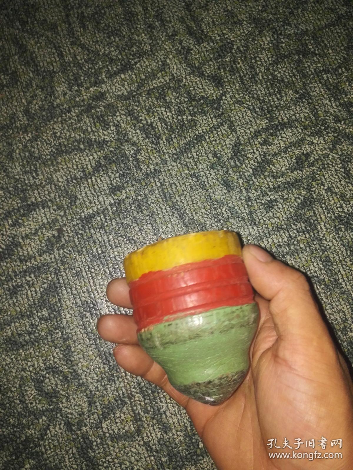 5厘米)木陀螺(为硬木制作,很重,可手动旋转,脚动运行,且上彩)儿时玩具