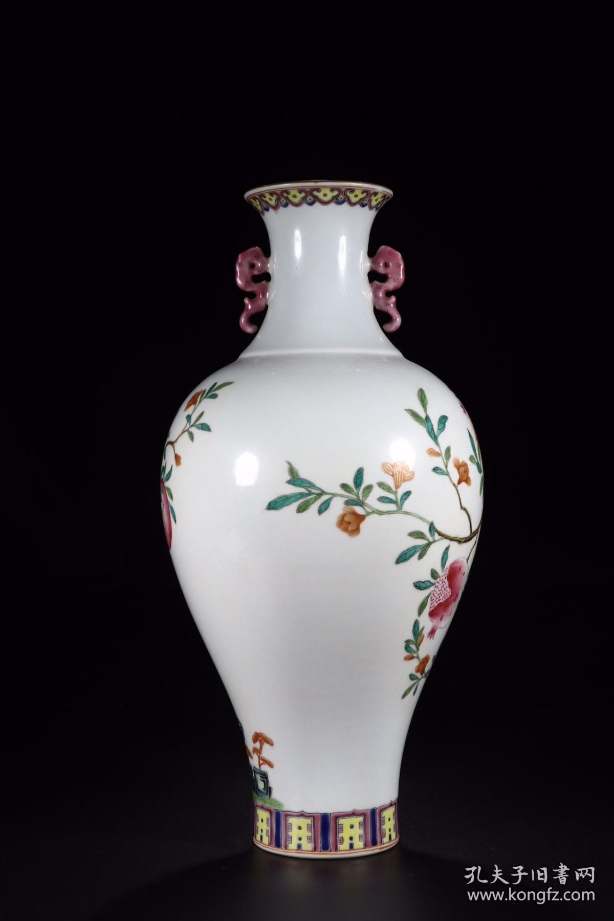 清代,"大清乾隆年制"粉彩多子石榴双耳瓶