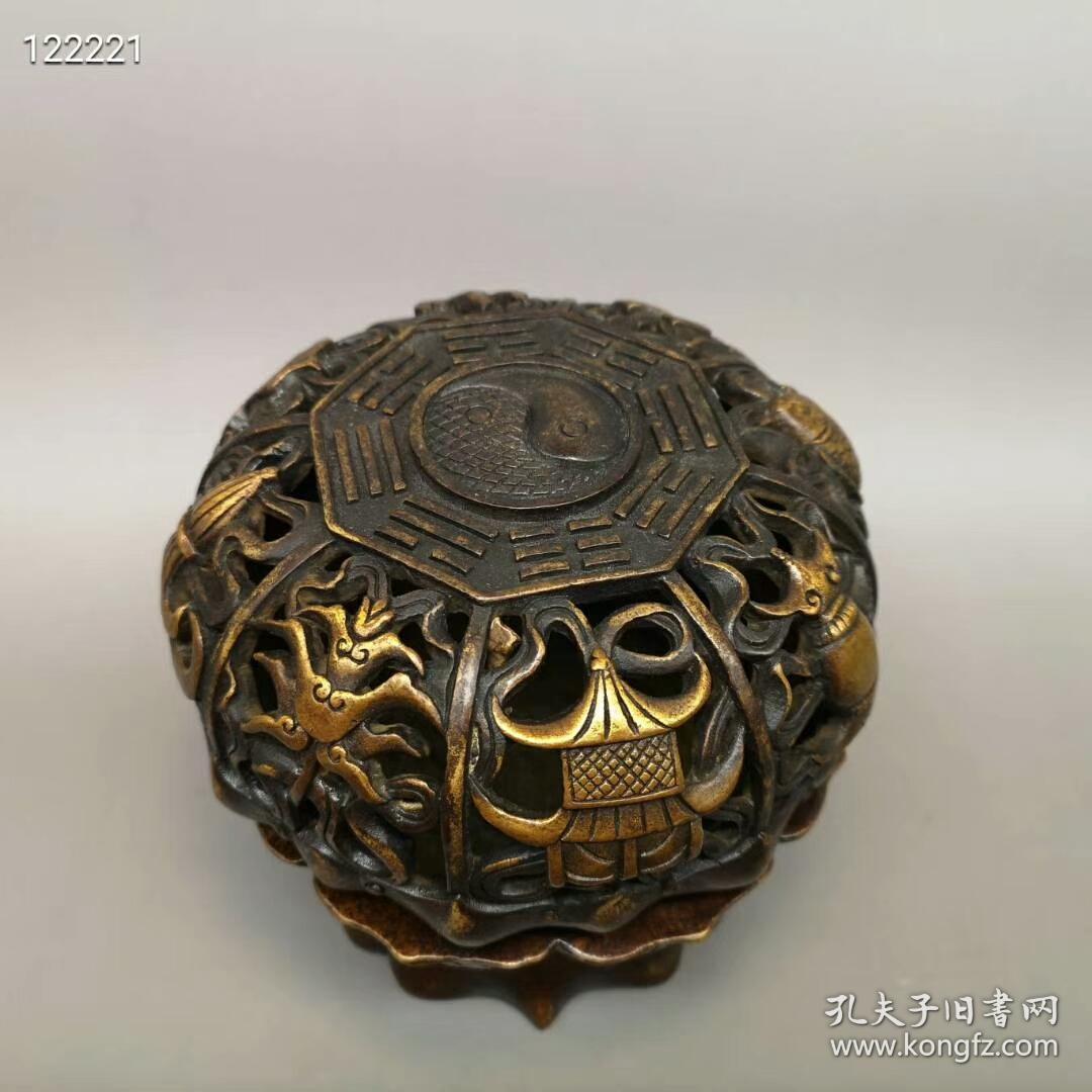 紫铜八卦香炉形制端正包浆温润通体光素色泽雅致古意盎然品相极好