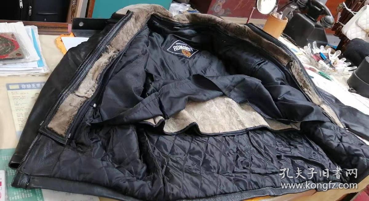 抗美援朝时,苏联军官馈赠的我志愿军军干防寒保暖皮大衣一件,品相如图