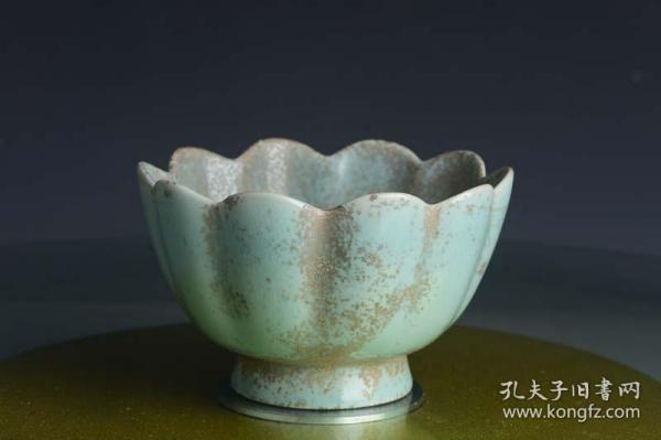 宋代 清凉寺天青色玛瑙釉汝窑水沁莲花碗