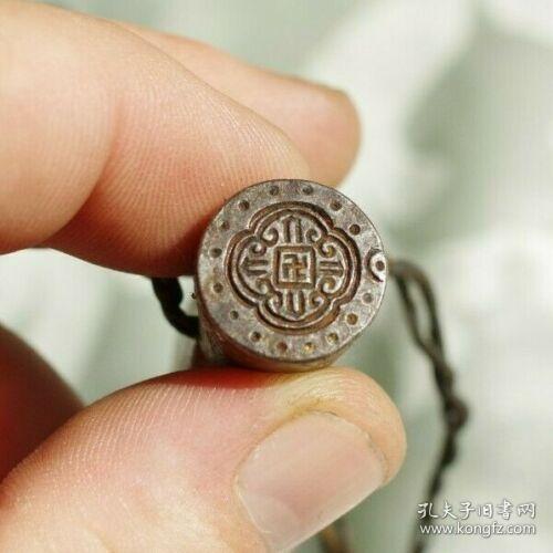 西藏山南拉加里法王使用的方圆双面剪金铁印章 是拉加里(法王)的两颗