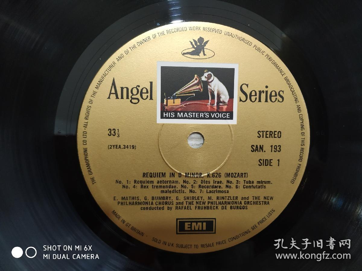英国hmv-angel san系列标签:黄铜底色黑字,彩色邮票狗,黑色天使