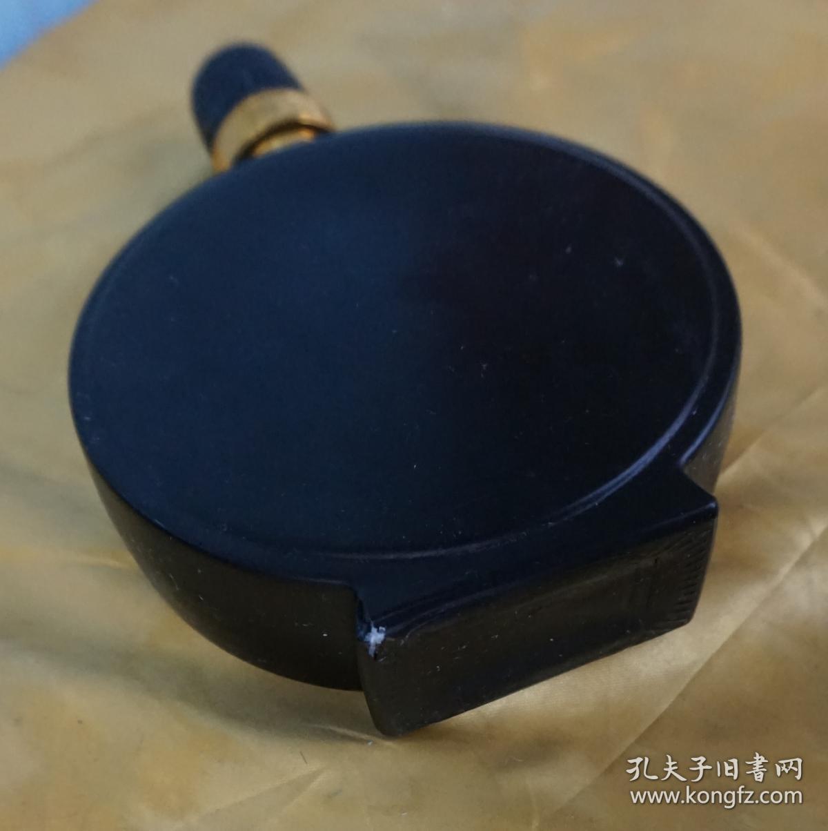 收藏酒瓶十二生肖扁酒瓶高22厘米一斤装原物拍照瓶盖有瑕疵瓶底一个角