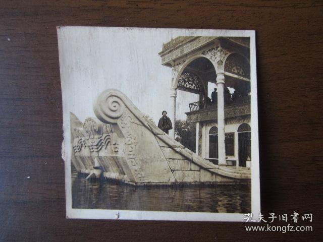 1958年北京颐和园留影照片