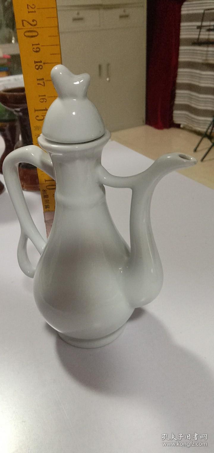 白瓷酒壶