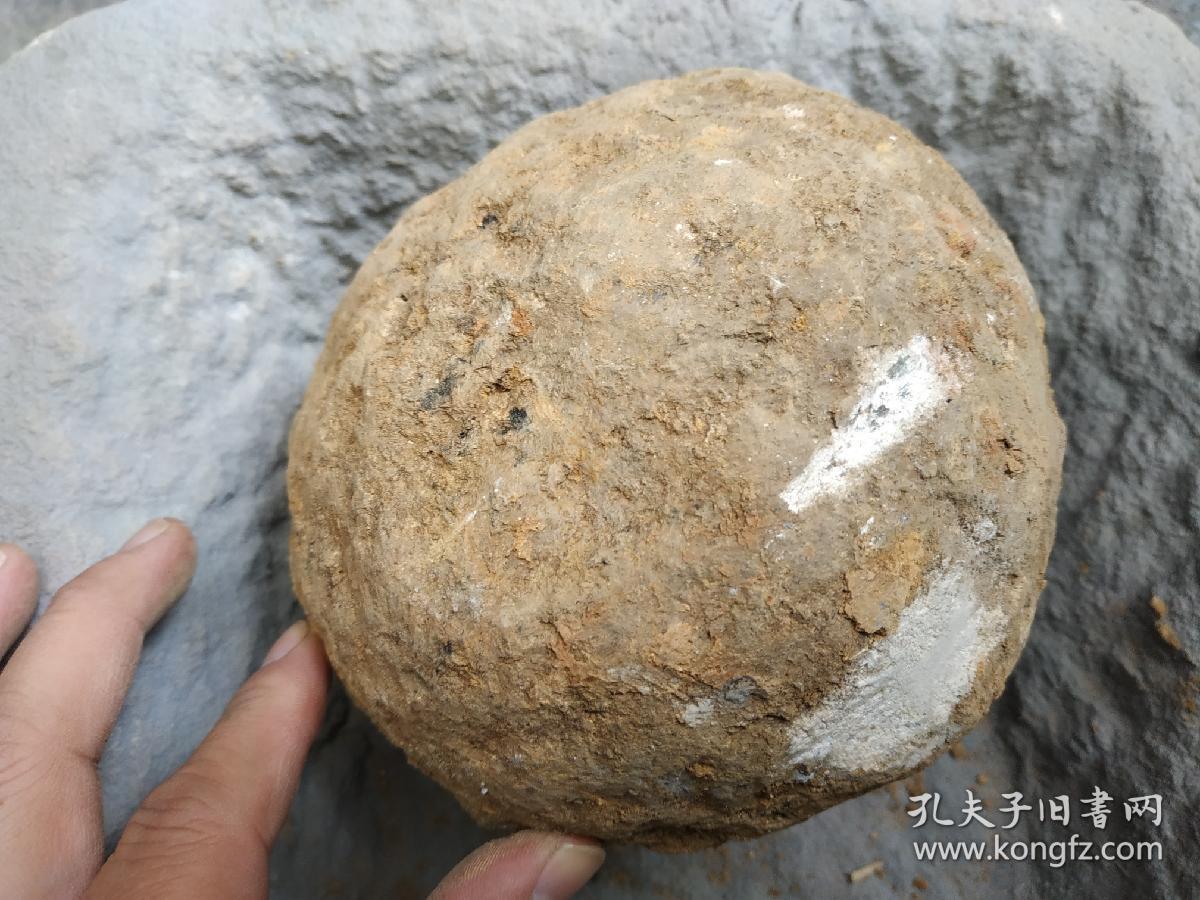 太平天国江西古战场遗存石炮,直径约15厘米.南京博物馆有同类物件.