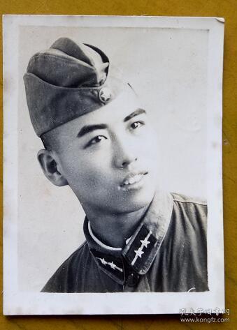 老照片:解放军——苏式船形帽.看背题.