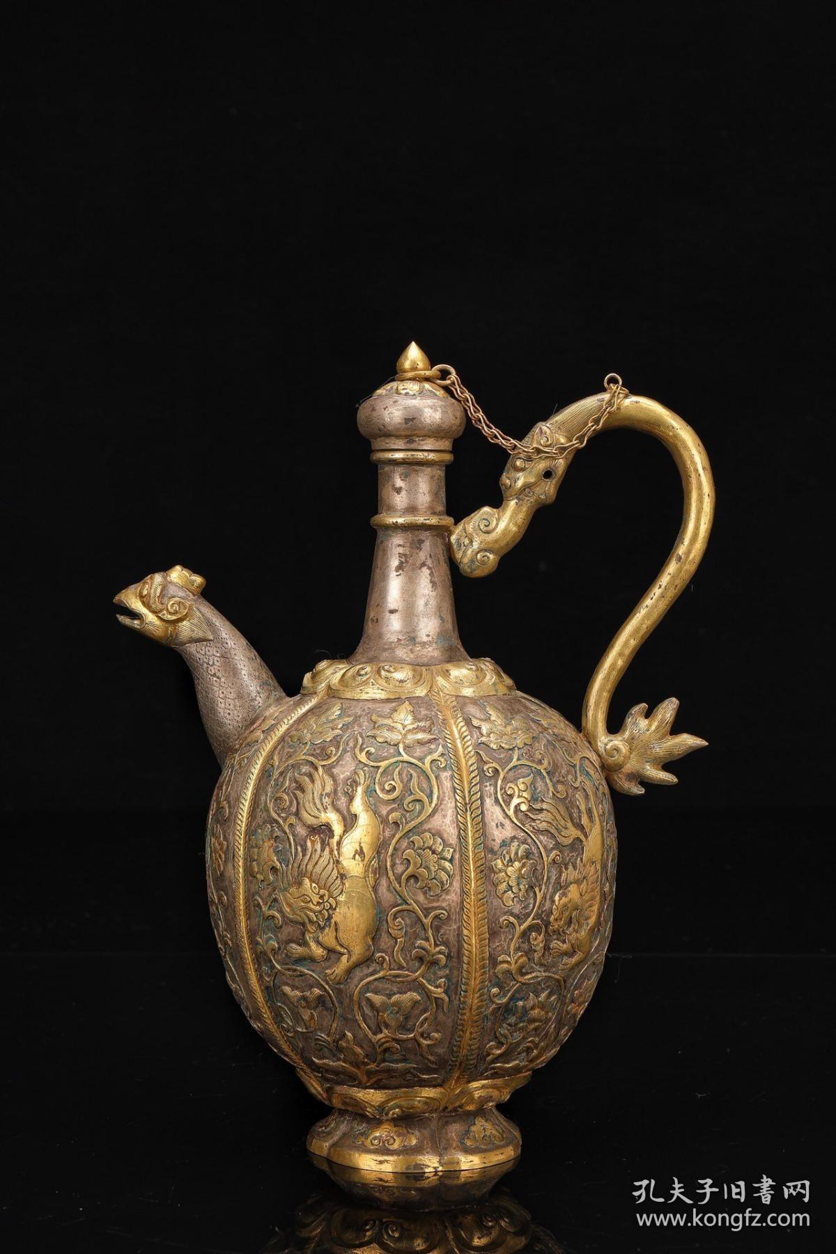 【唐代,银鎏金"龙凤"兽面纹酒壶】