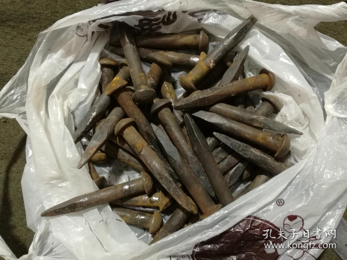 三寸 大铁钉 门钉 重约40克 3元一个
